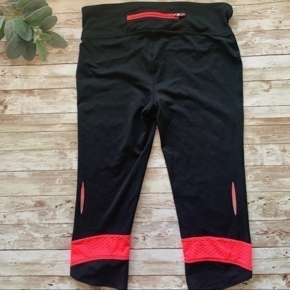 UNDER ARMOUR - Picture 2 of 3